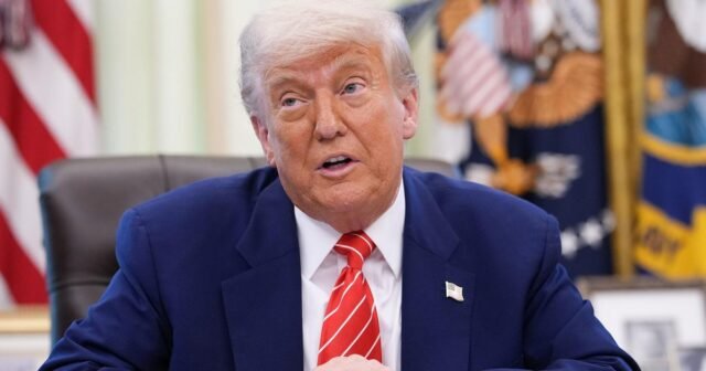 El Departamento de Justicia le cobra al hombre de California amenazar con matar a Trump en Facebook
