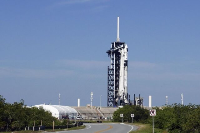 El almizcle se retira de la amenaza para retirar la nave espacial de dragones
