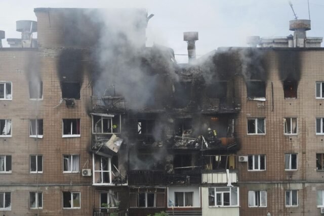 El ataque ruso contra la ciudad de Jharkiv en el este de Kharkiv mata 3, Heridas 21
