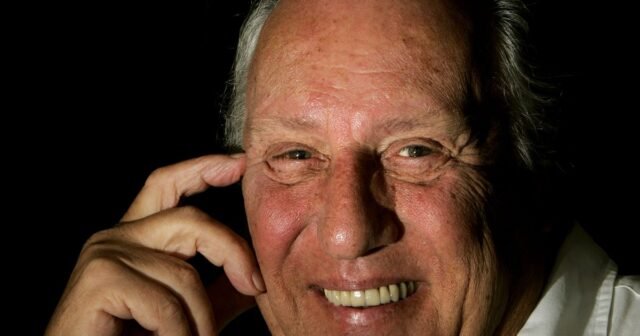El autor de 'Day of the Jackal' Frederick Forsyth muere a los 86 años
