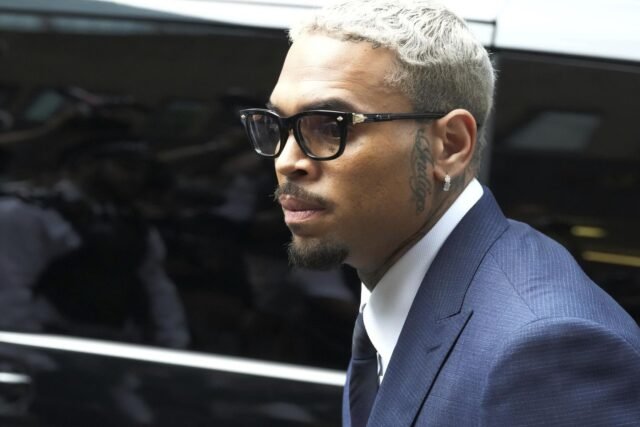 El cantante Chris Brown se declara inocente en el caso de asalto de club nocturno de Londres
