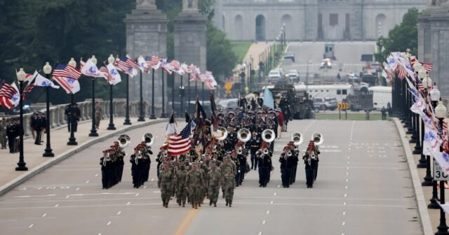 El desfile militar de Trump marca el 250 cumpleaños del ejército en Washington, DC
