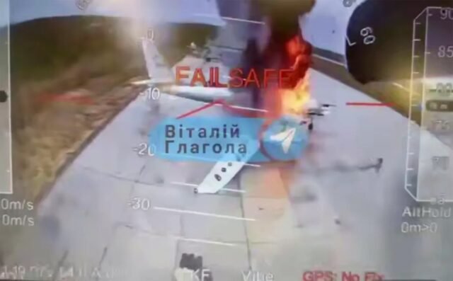 El embajador de Rusia en el Reino Unido 'culpa a Gran Bretaña' por el atrevido ataque de drones de Ucrania y advierte sobre el riesgo 'WWIII'
