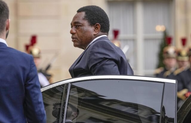 El enfrentamiento funerario detiene la repatriación del cuerpo del ex presidente de Zambia
