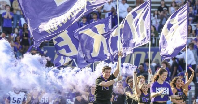 El esquinero terrestre de los Huskies de Washington cometió Jeron Jones para la clase 2026
