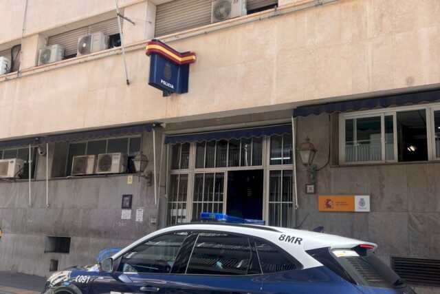 El estafador ucraniano comete un gran error al ir a la cita en la estación de policía de Benidorm
