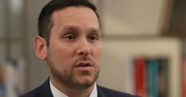 El fiscal principal del Capitol Attack renuncia, diciendo que el 6 de enero los perdones envió un "mensaje terrible"
