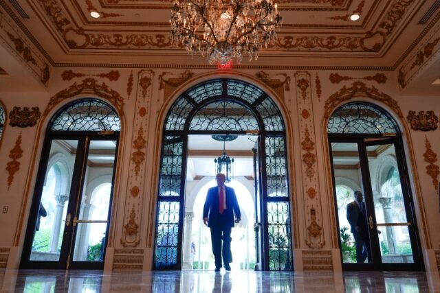 El hombre arrestado por traspasar en Mar-a-Lago le dijo a la policía que quería casarse con la nieta de Trump
