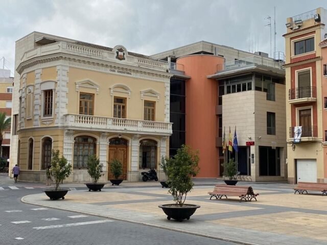 El hombre confiesa la 'barbarie' de doble asesinato después de apuñalar a la esposa y estrangularse a un hijo pequeño en España
