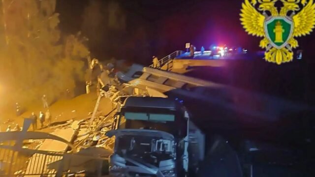 El misterio como Rusia es sacudido por 3 accidentes de tren en una noche después de que Bridges colapsan y pistas 'Blown up' dejando 7 muertos - el sol
