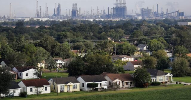 El movimiento climático retrocede con la primera demanda colectiva de su tipo contra la EPA
