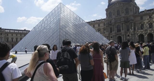 El museo más visitado del mundo se cierra con el personal que suena la alarma en el turismo de masas
