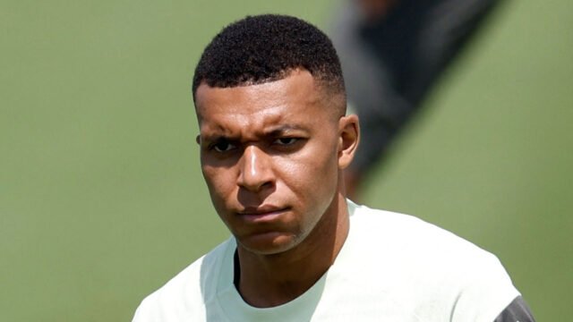 El nuevo físico de Kylian Mbappe preocupa a los fanáticos, ya que la estrella del Real Madrid regresa al entrenamiento después de perder cinco kilos de virus
