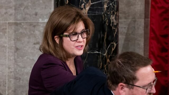 El parlamentario del Senado rechaza el intento del Partido Republicano de limitar los poderes de desacato de los tribunales
