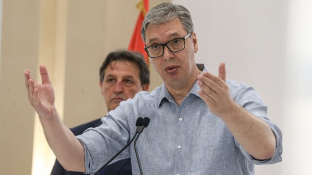 El presidente serbio anuncia detenerse a las exportaciones de munición - RT World News
