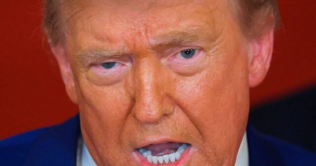 El senador golpea a Trump: un hombre sin experiencia en combate es 'la primera persona que quiere soltar una bomba'
