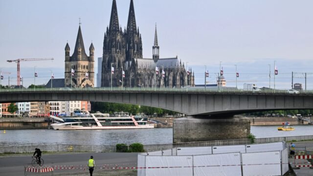 Evacuación de Colonia: alrededor de 20,000 se ordenan en el centro de la ciudad alemán después de que se encuentran tres enormes bombas de la Segunda Guerra Mundial sin explotar
