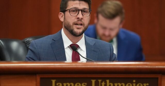 Funcionarios de Florida piden a la Corte Suprema que permita que el estado haga cumplir una nueva ley de inmigración estricta
