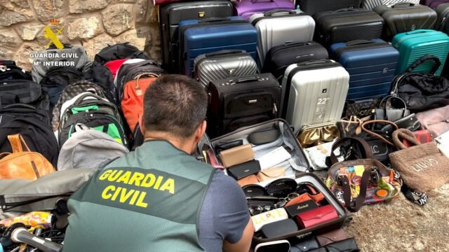 Gang roba docenas de automóviles turísticos extranjeros en las áreas de servicio de autopistas en España
