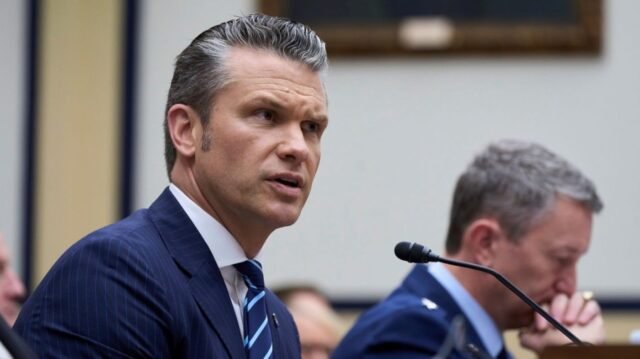 Hegseth choca con los demócratas en el tercer día de audiencias
