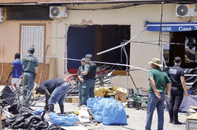 Horror como Bar Explosion Rocks Market Multitudes en Lo Pagan
