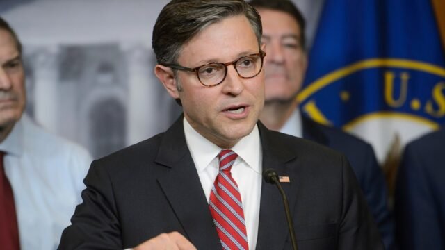 House GOP aprueba el primer lote de recortes de dux a la transmisión pública, USAID
