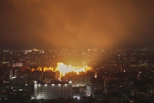 Israel dice que destruyó las fábricas de drones administradas por Hezbolá que operan en violación del alto el fuego
