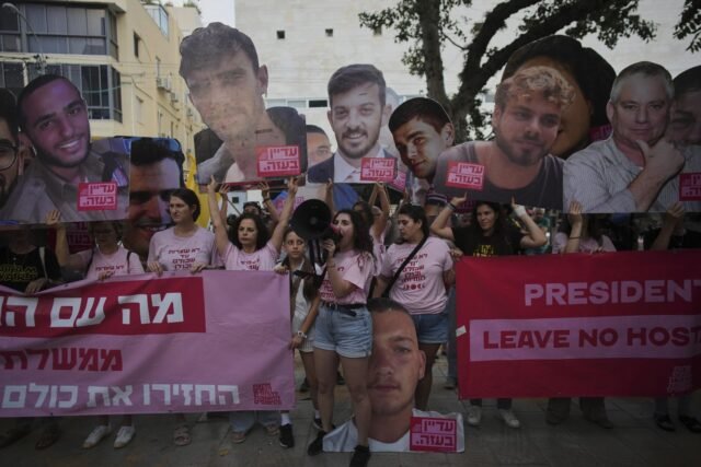 Israel recupera los restos de 3 rehenes más de Gaza
