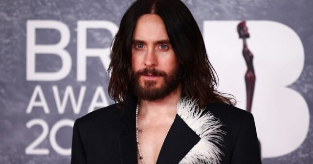 Jared Leto niega las acusaciones de "impropiedad sexual" por parte de múltiples mujeres, algunas dicen que eran menores de edad.
