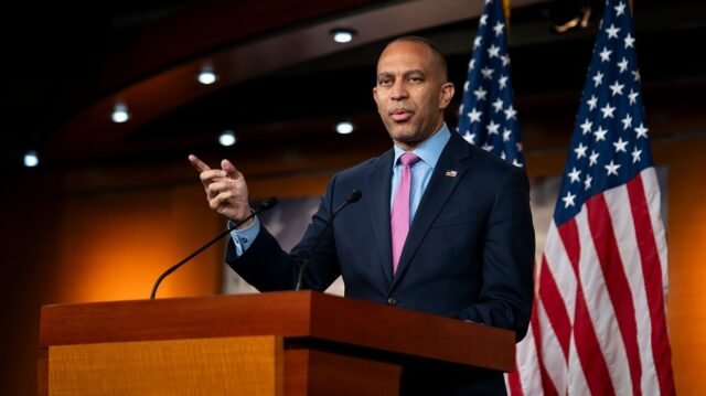 Jeffries todavía tiene 'muchas preguntas' sobre la acción de Trump en Irán
