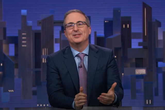 John Oliver advierte que hay 'una pendiente resbaladiza para el autoritarismo bajo Trump'
