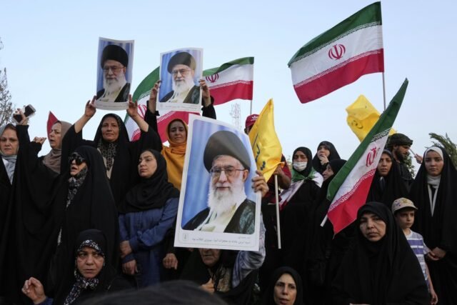 La Casa Blanca dice que Irán intenta 'salvar la cara' después de que Khamenei reclama la victoria
