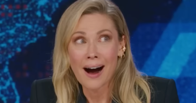 La audiencia de 'Daily Show' estalla sobre la realización del desfile de Trump de Desi Lydic
