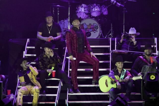 La banda mexicana Grupo Firme dice que las visas fueron suspendidas por Trump Admin, se cancelaron
