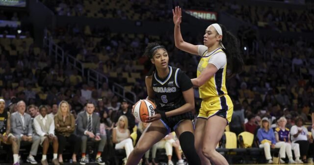 Las chispas caen a Chicago Sky en el día en el honor de Candace Parker
