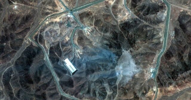Las fotos satelitales muestran antes y después de nosotros atacan las instalaciones nucleares de Irán
