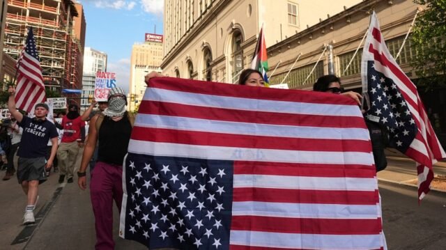 Las protestas de inmigración pusieron a los demócratas en territorio difícil
