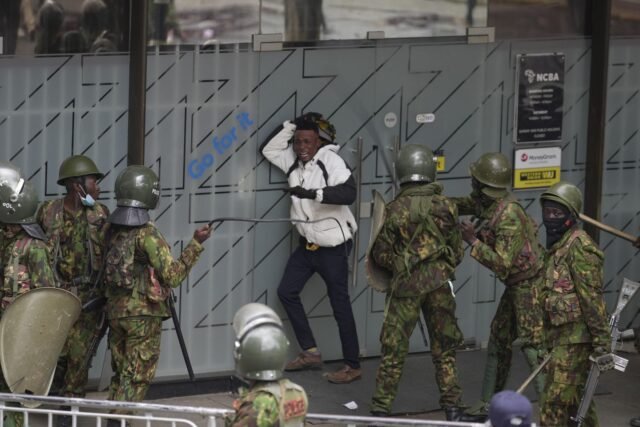 Las protestas lideradas por jóvenes estallan nuevamente en Kenia sobre la brutalidad policial y la pobre gobernanza
