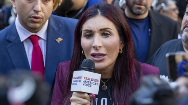 Loomer, el senador republicano retrocede la decisión de Trump de la NASA
