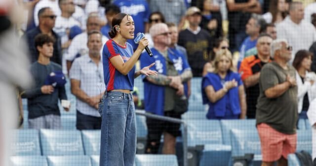 Los Dodgers dicen que Nezza no está prohibida del estadio para el himno nacional
