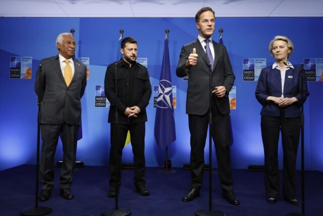 Los ataques rusos matan a 26 civiles en Ucrania mientras Zelenskyy busca más ayuda occidental
