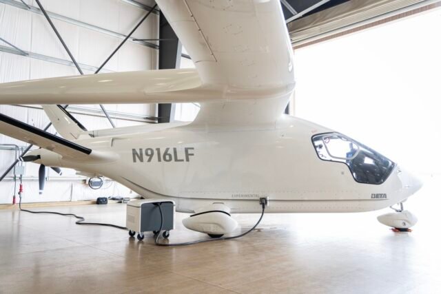 Los aviones totalmente eléctricos completan el vuelo con pasajeros desde Long Island hasta la ciudad de Nueva York
