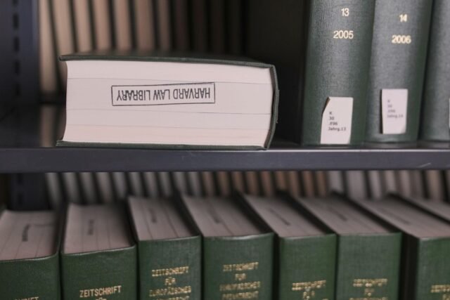 Los chatbots de IA necesitan más libros para aprender. Estas bibliotecas están abriendo sus pilas
