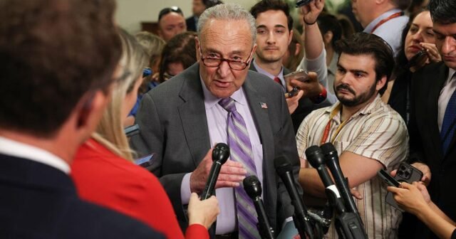 Los demócratas del Senado cuestionan la "obliteración" de los sitios nucleares de Irán después de la información clasificada sobre las huelgas
