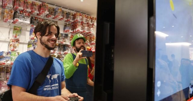 Los fanáticos de Nintendo acuden en masa para cambiar 2, la clave para el futuro del empleador de WA
