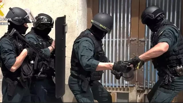 Los traficantes de armas suministraron AK-47, escopetas y rifles tácticos de alta potencia a Narco Gangs en España
