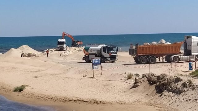 Marbella finalmente obtendrá sus gancos para salvar sus icónicas playas 
