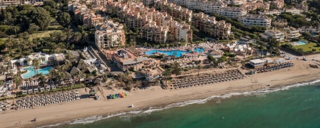 Marbella refina la seguridad de la playa para tomar medidas enérgicas contra 'perros sueltos, vendedores callejeros y jetskis'
