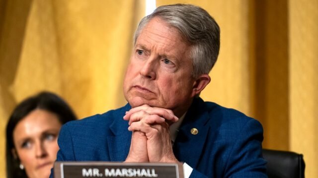 Marshall llama a Musk Feud como un "pequeño espectáculo de circo lateral" cuando el Senado se enfoca en aprobar Trump Bill
