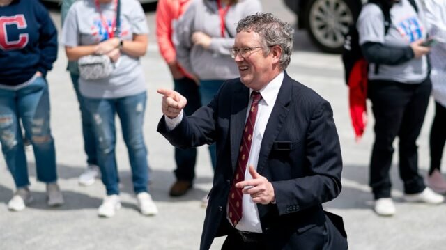 Massie dispara a la pregunta de 'Excitement' vicepresidente de Vance: 'Pregunta a Mike Pence'
